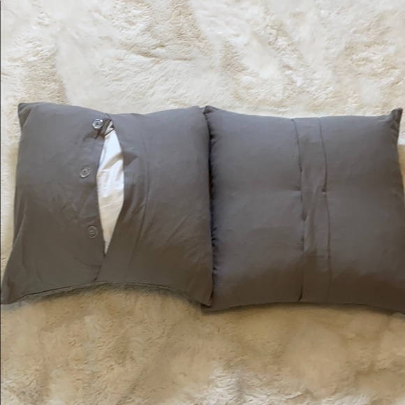 Set of TWO Pottery Barn Pillow Cases - Picture 7 of 8